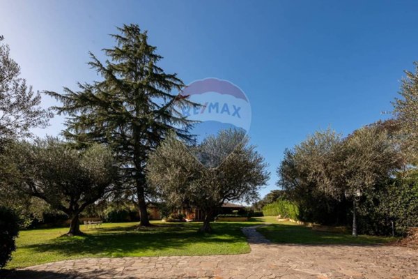 casa indipendente in vendita a Roma in zona Lunghezza