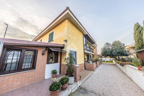 appartamento in vendita a Roma in zona Castelverde