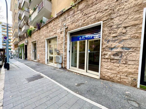 negozio in vendita a Roma in zona Tuscolano