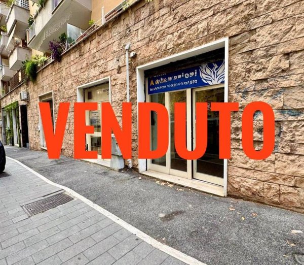 negozio in vendita a Roma in zona Tuscolano