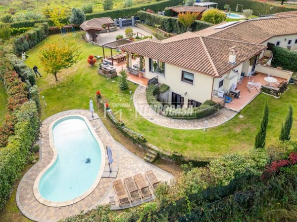 casa indipendente in vendita a Roma in zona Grottarossa