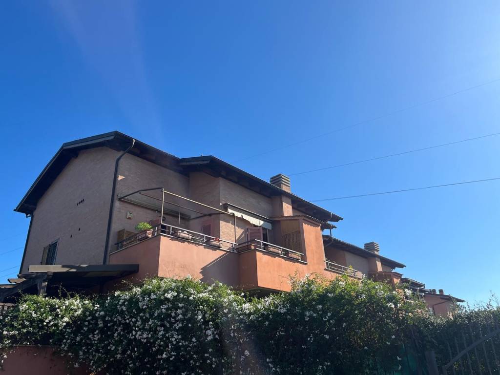 appartamento in vendita a Roma in zona Valle Muricana