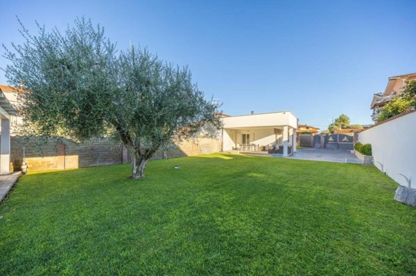 casa indipendente in vendita a Roma in zona Castelverde