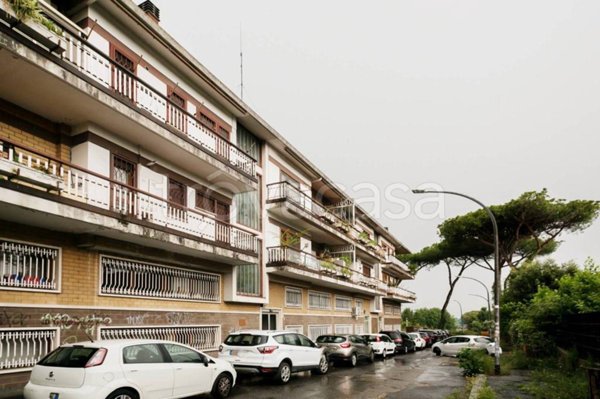 ufficio in vendita a Roma in zona Mostacciano