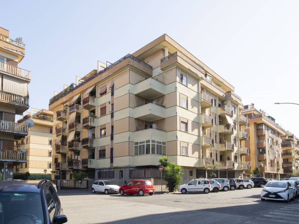 appartamento in vendita a Roma in zona Ostia