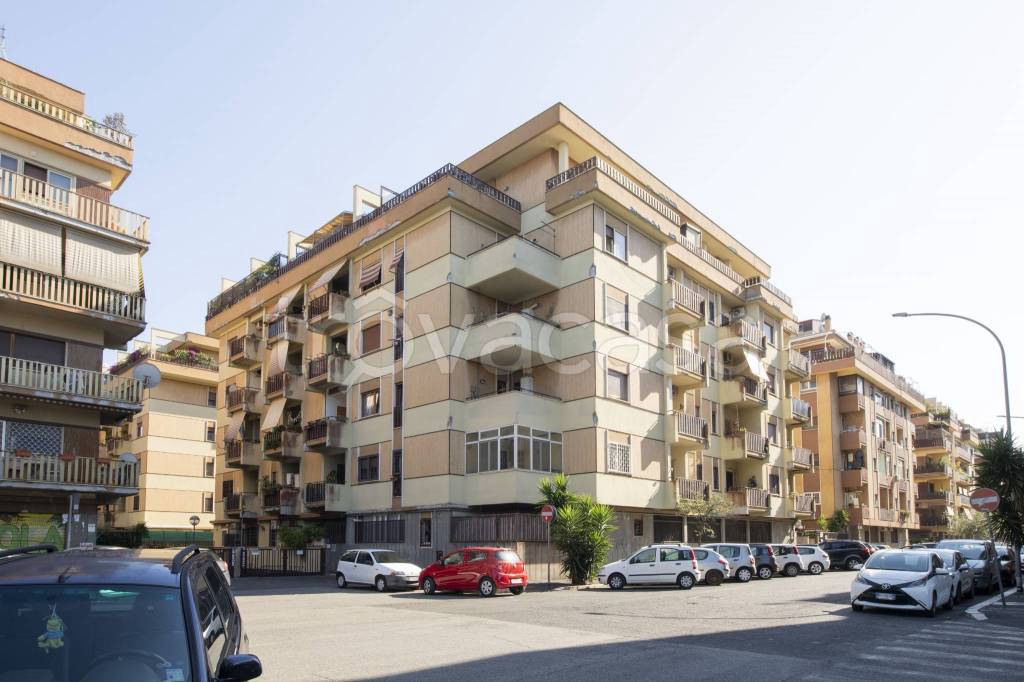appartamento in vendita a Roma in zona Ostia