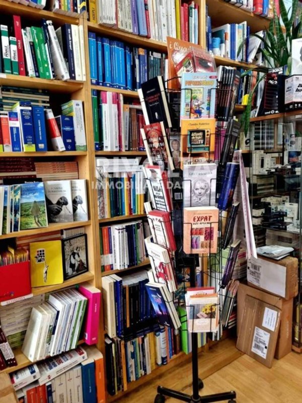 negozio in vendita a Roma in zona Ostiense