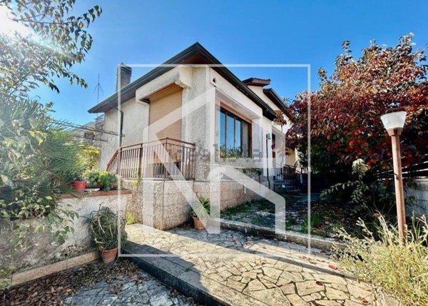 casa indipendente in vendita a Roma in zona Lunghezza