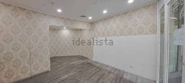 locale commerciale in vendita a Roma in zona EUR