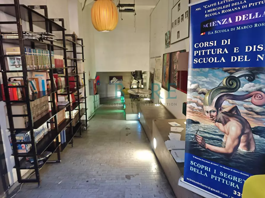 locale commerciale in vendita a Roma in zona Ostiense