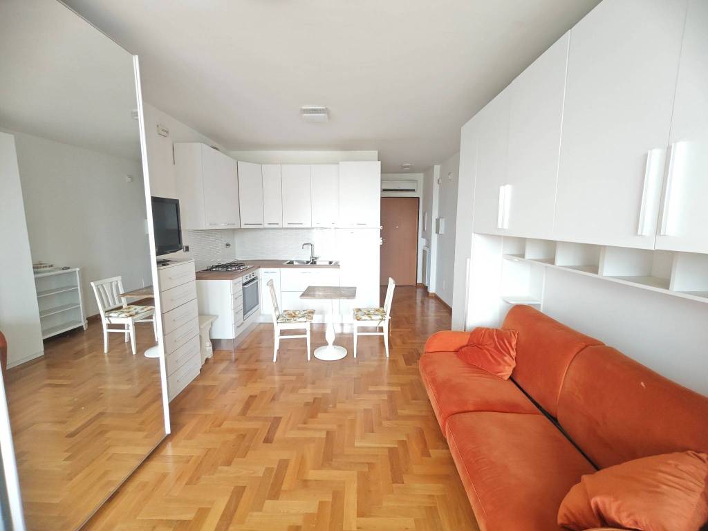 appartamento in vendita a Roma in zona Ostiense