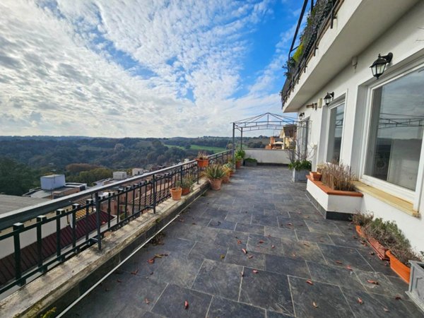 appartamento in vendita a Roma in zona Tomba di Nerone