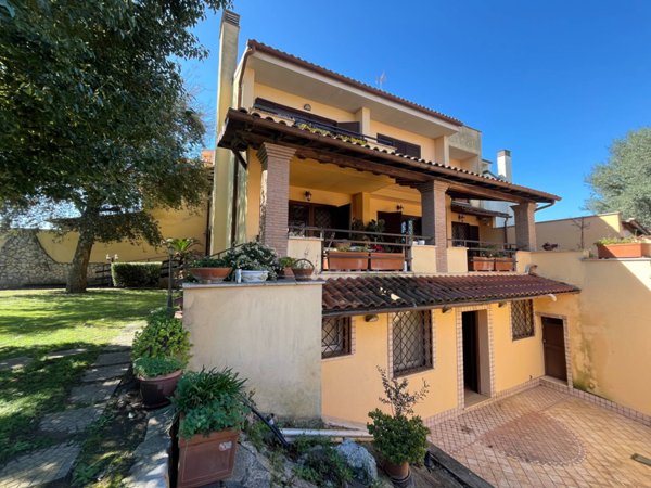 casa indipendente in vendita a Roma in zona Infernetto