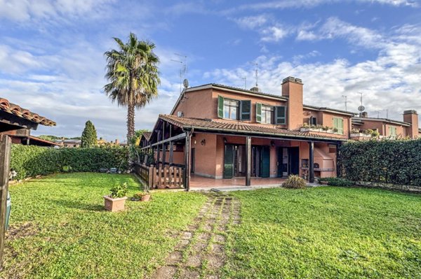 casa indipendente in vendita a Roma in zona Infernetto