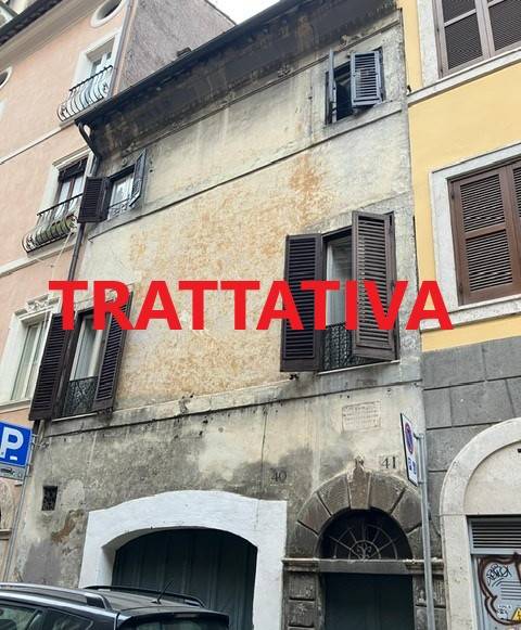 locale commerciale in vendita a Roma in zona Rione Monti/Campitelli