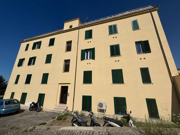 appartamento in vendita a Roma in zona Corviale