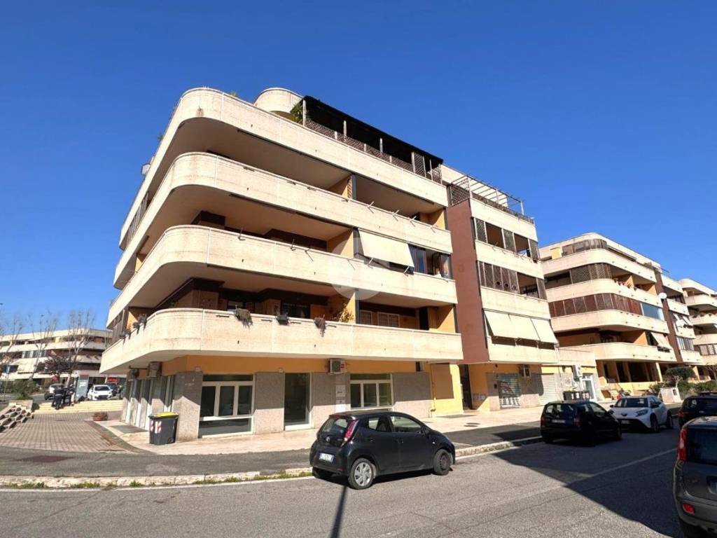 appartamento in vendita a Roma in zona Vitinia