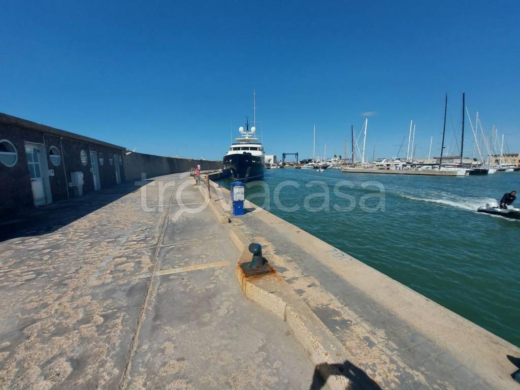 appartamento in vendita a Roma in zona Ostia