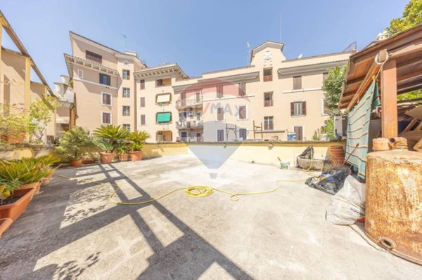 appartamento in vendita a Roma in zona Appio Latino