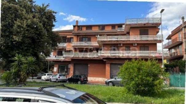 appartamento in vendita a Roma in zona Colle Prenestino