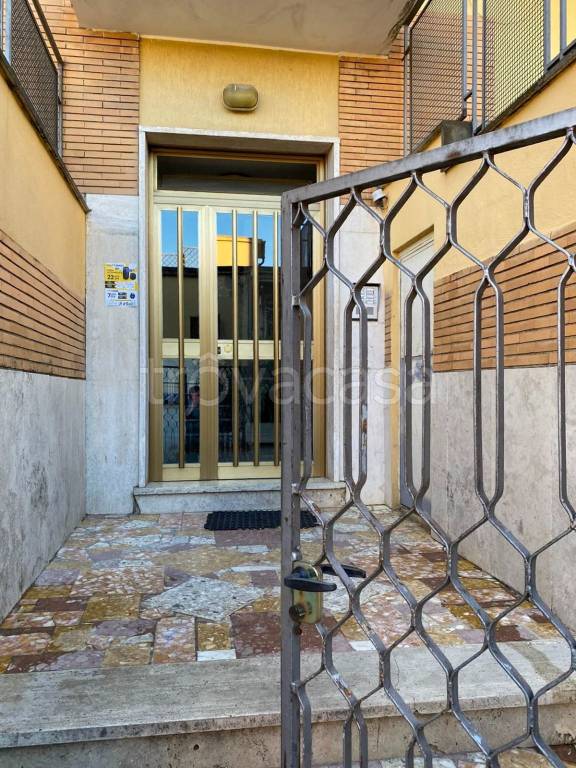 appartamento in vendita a Roma in zona Tomba di Nerone