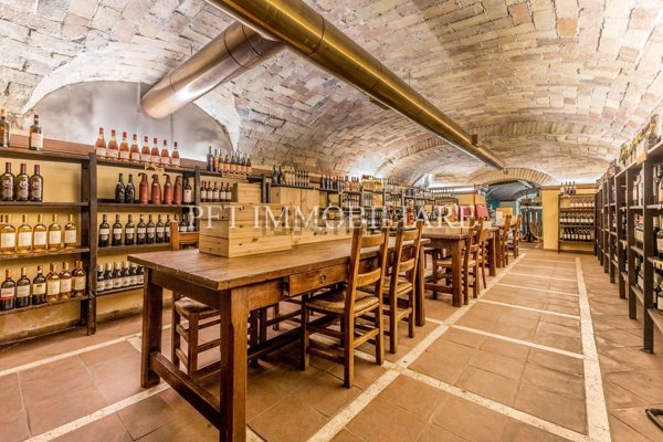 locale commerciale in vendita a Roma in zona Ostiense