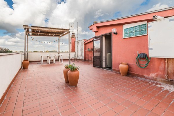 appartamento in vendita a Roma in zona Giardini di Corcolle