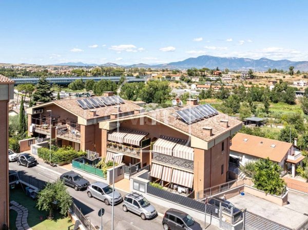 appartamento in vendita a Roma in zona Lunghezza