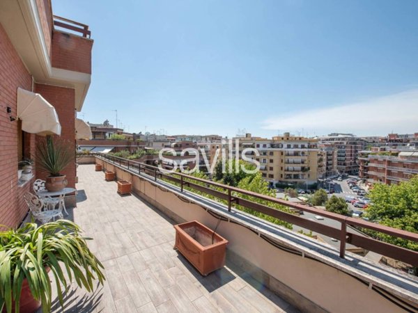 appartamento in vendita a Roma in zona Appio Latino