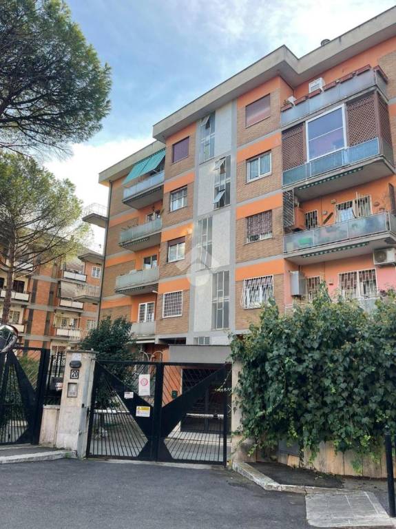 appartamento in vendita a Roma in zona Ardeatino