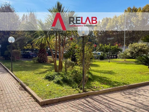 appartamento in vendita a Roma in zona Axa