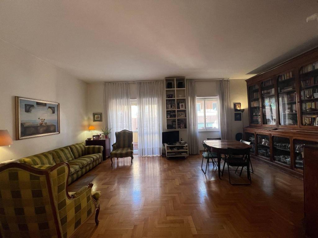 appartamento in vendita a Roma in zona Ostiense