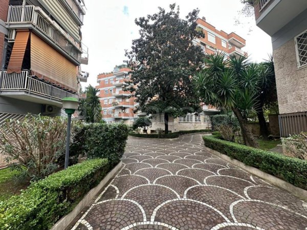 appartamento in vendita a Roma in zona Ardeatino