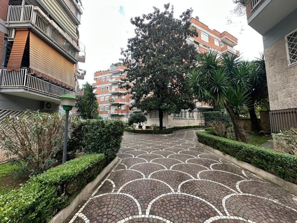 appartamento in vendita a Roma in zona Ardeatino