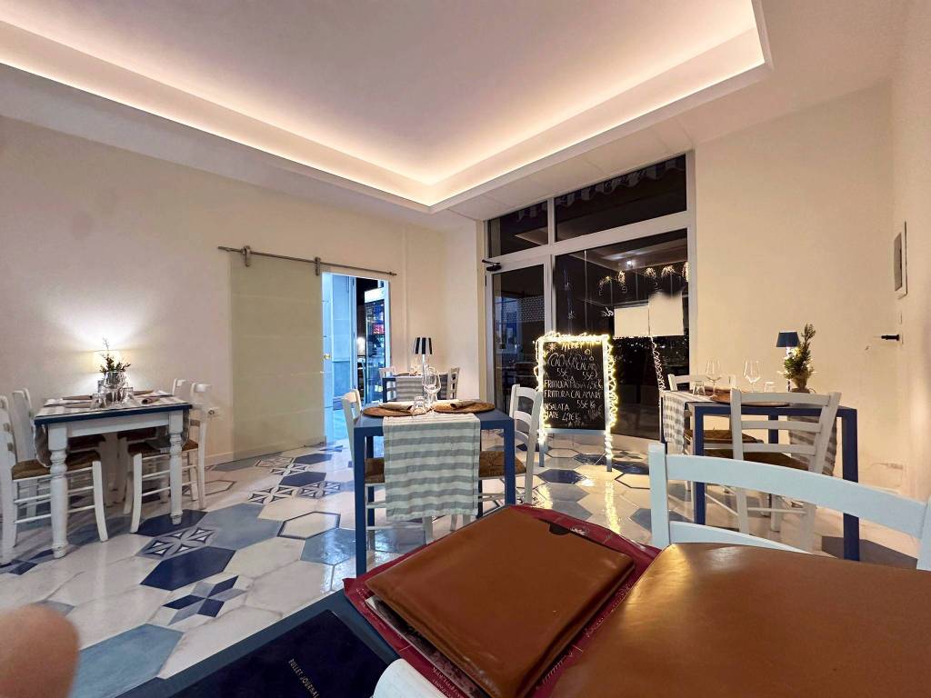 negozio in vendita a Roma in zona Borghesiana