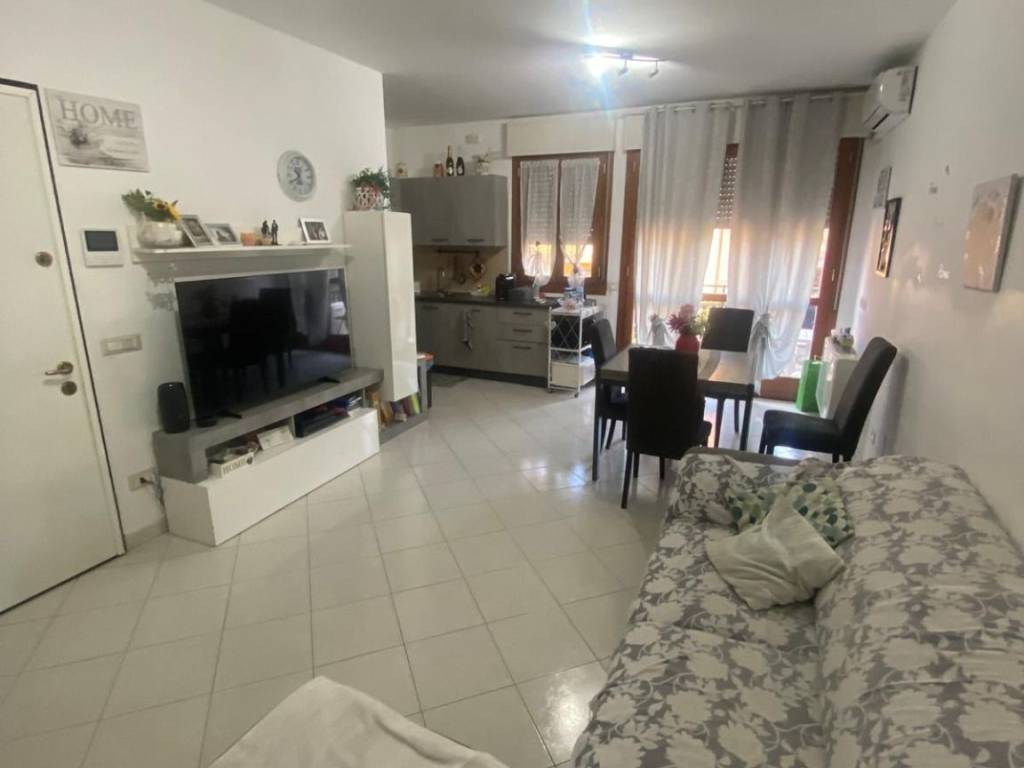 appartamento in vendita a Roma in zona Pantan Monastero