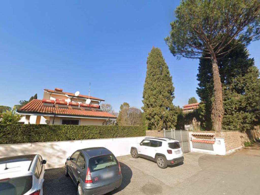 appartamento in vendita a Roma in zona Appio Latino