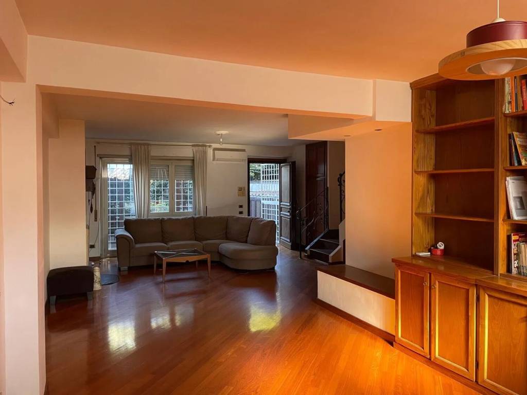 appartamento in vendita a Roma in zona Mostacciano