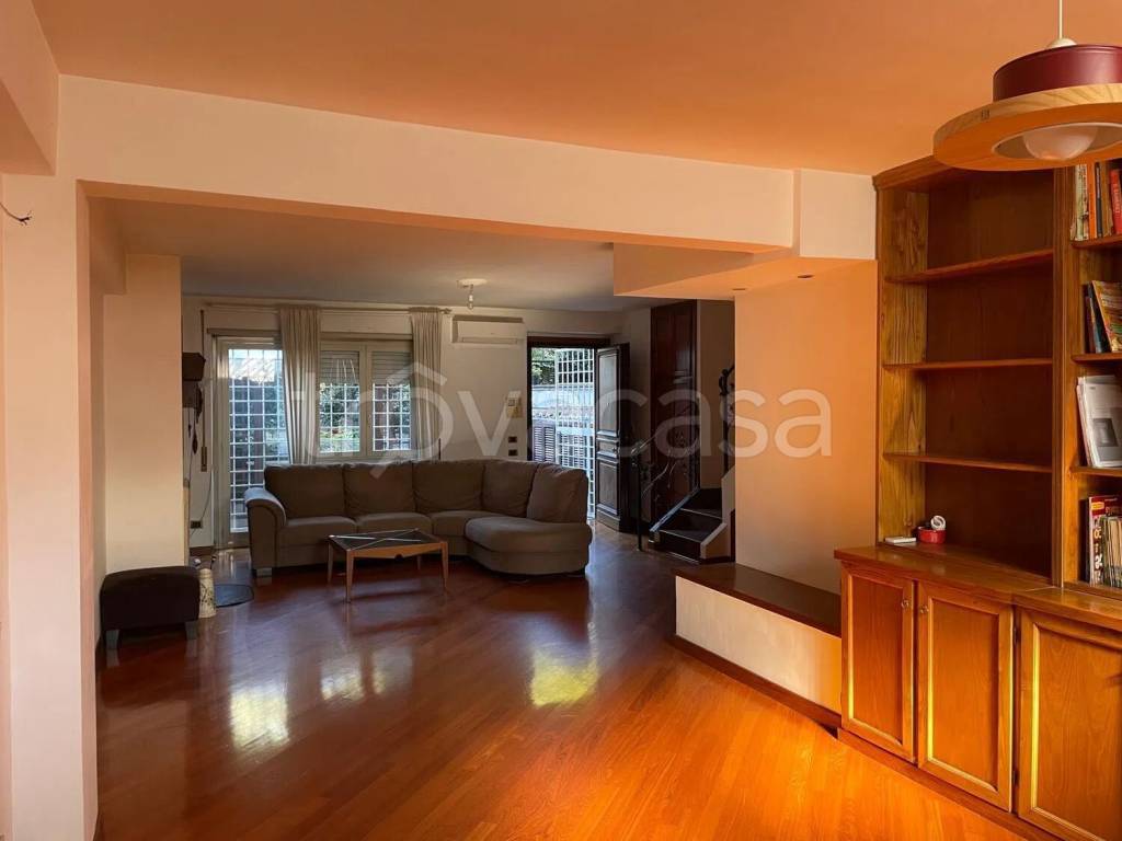 appartamento in vendita a Roma in zona Mostacciano