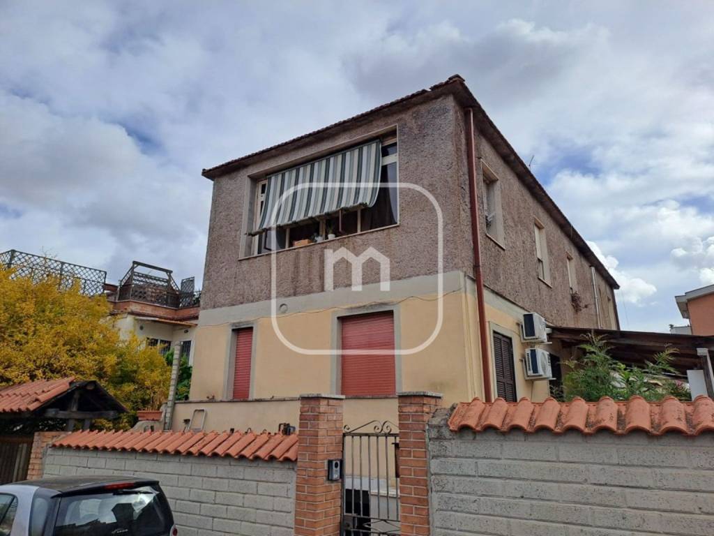 appartamento in vendita a Roma in zona Finocchio