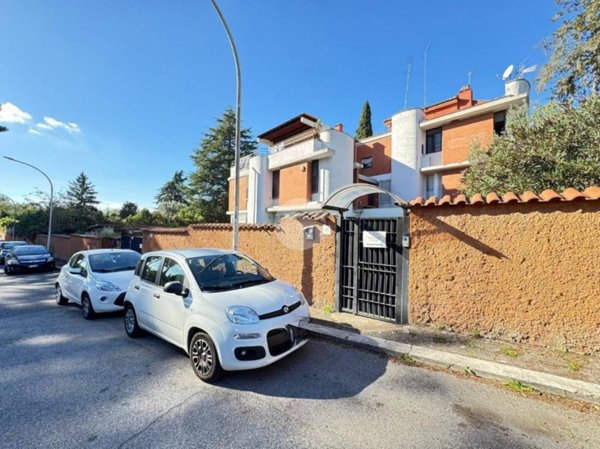appartamento in vendita a Roma in zona Spinaceto