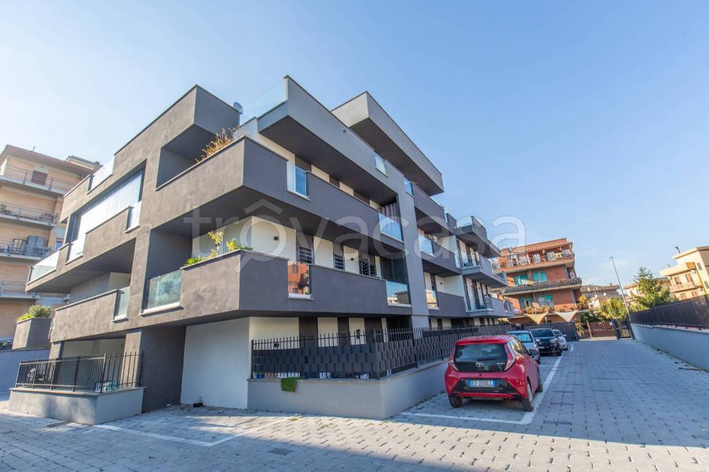appartamento in vendita a Roma in zona Tor Bella Monaca