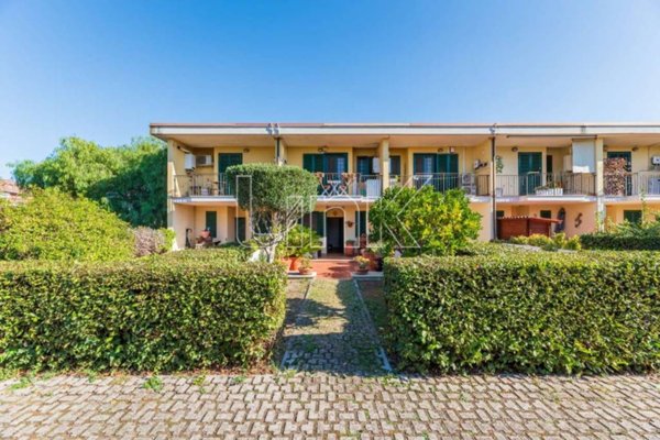 casa indipendente in vendita a Roma in zona Massimina/Casal Lumbroso