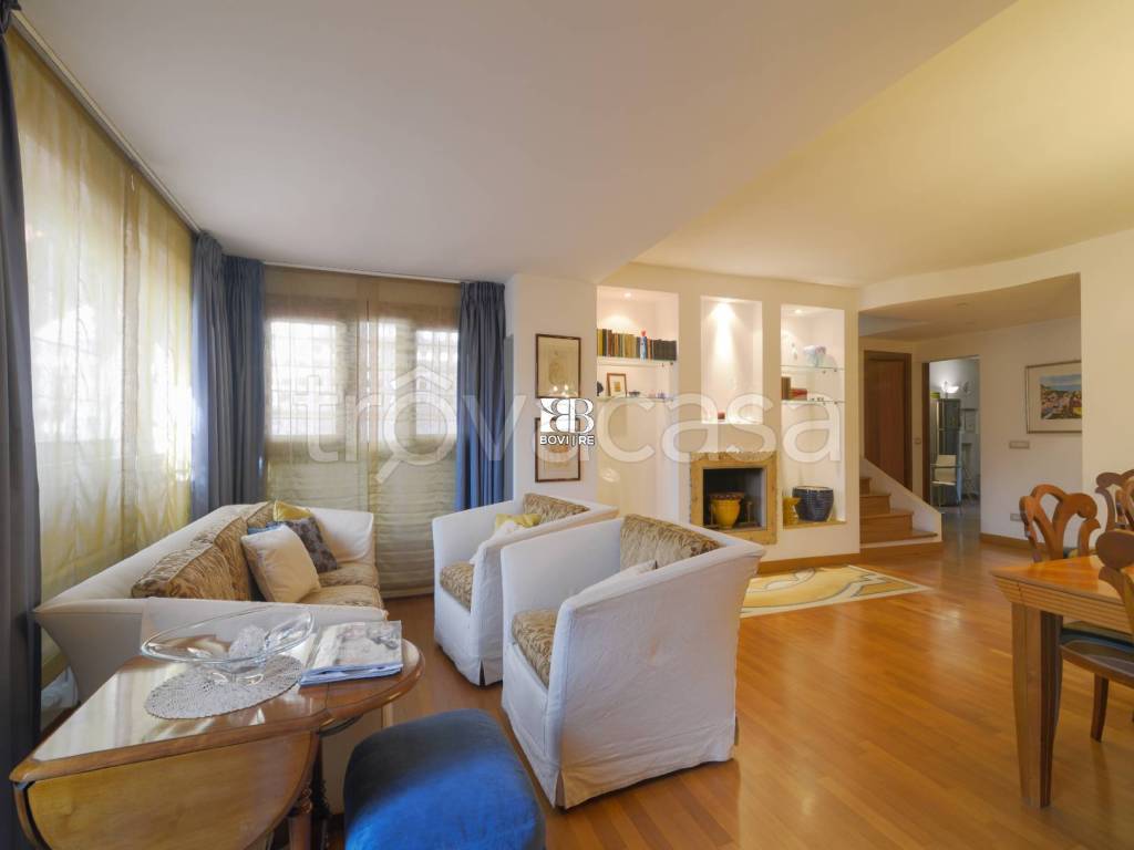 casa indipendente in vendita a Roma in zona EUR