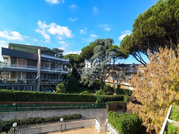 casa indipendente in vendita a Roma in zona EUR