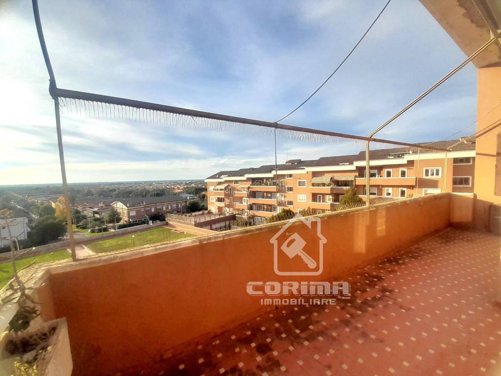 appartamento in vendita a Roma in zona Axa