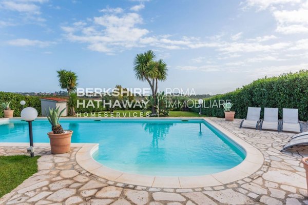 casa indipendente in vendita a Roma in zona Valle Muricana