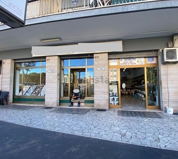 locale commerciale in vendita a Roma in zona Don Bosco