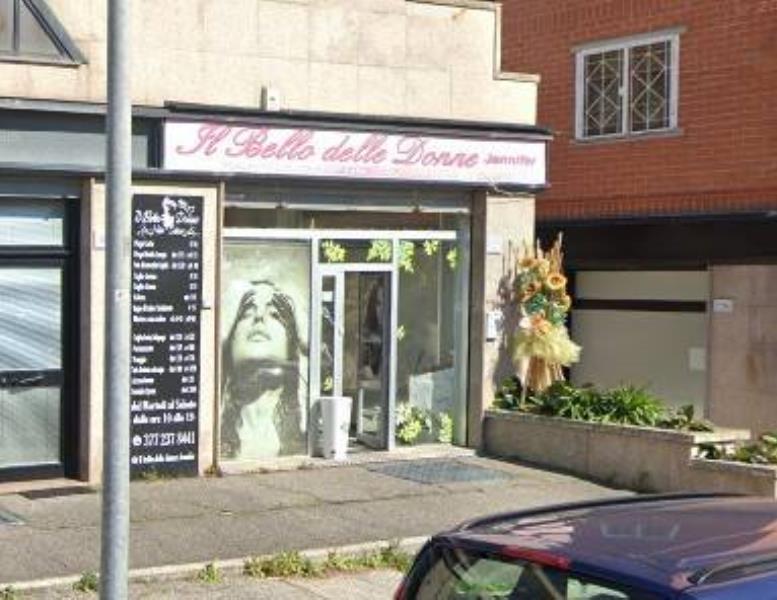 locale commerciale in vendita a Roma in zona San Basilio