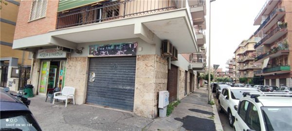 locale commerciale in vendita a Roma in zona Ostia